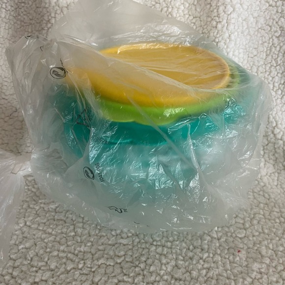 Tupperware Wonderlier Bowls Set of 4 with lids New! NIP - Picture 5 of 8